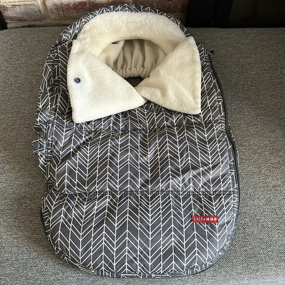 Skip Hop Other - Skip Hope car seat  winter worm